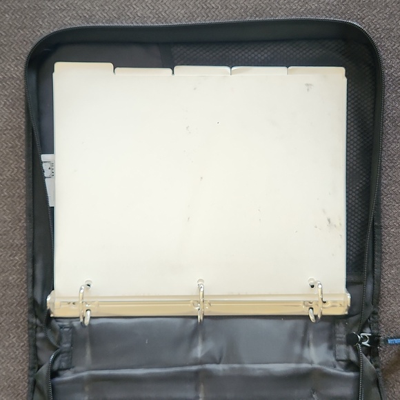 Tech Gear Light blue/black zipper binder with handle. One size. - Picture 5 of 9